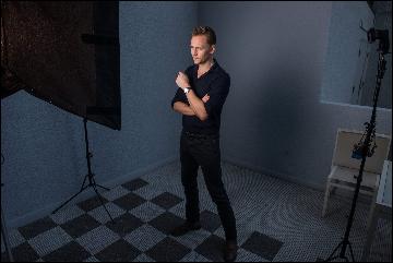 tom-hiddleston118 (2048x1366, 404 kБ...)