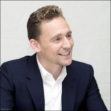 tom-hiddleston121 (2048x2048, 517 kБ...)