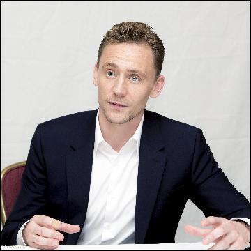 tom-hiddleston125 (2048x2048, 495 kБ...)