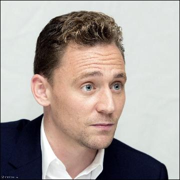 tom-hiddleston129 (2048x2048, 606 kБ...)