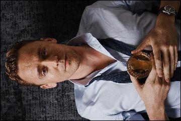 tom-hiddleston256 (1080x720, 127 kБ...)